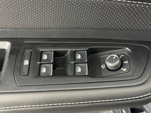 Used 2025 Volkswagen Atlas Cross Sport SEL Premium R-Line image 22