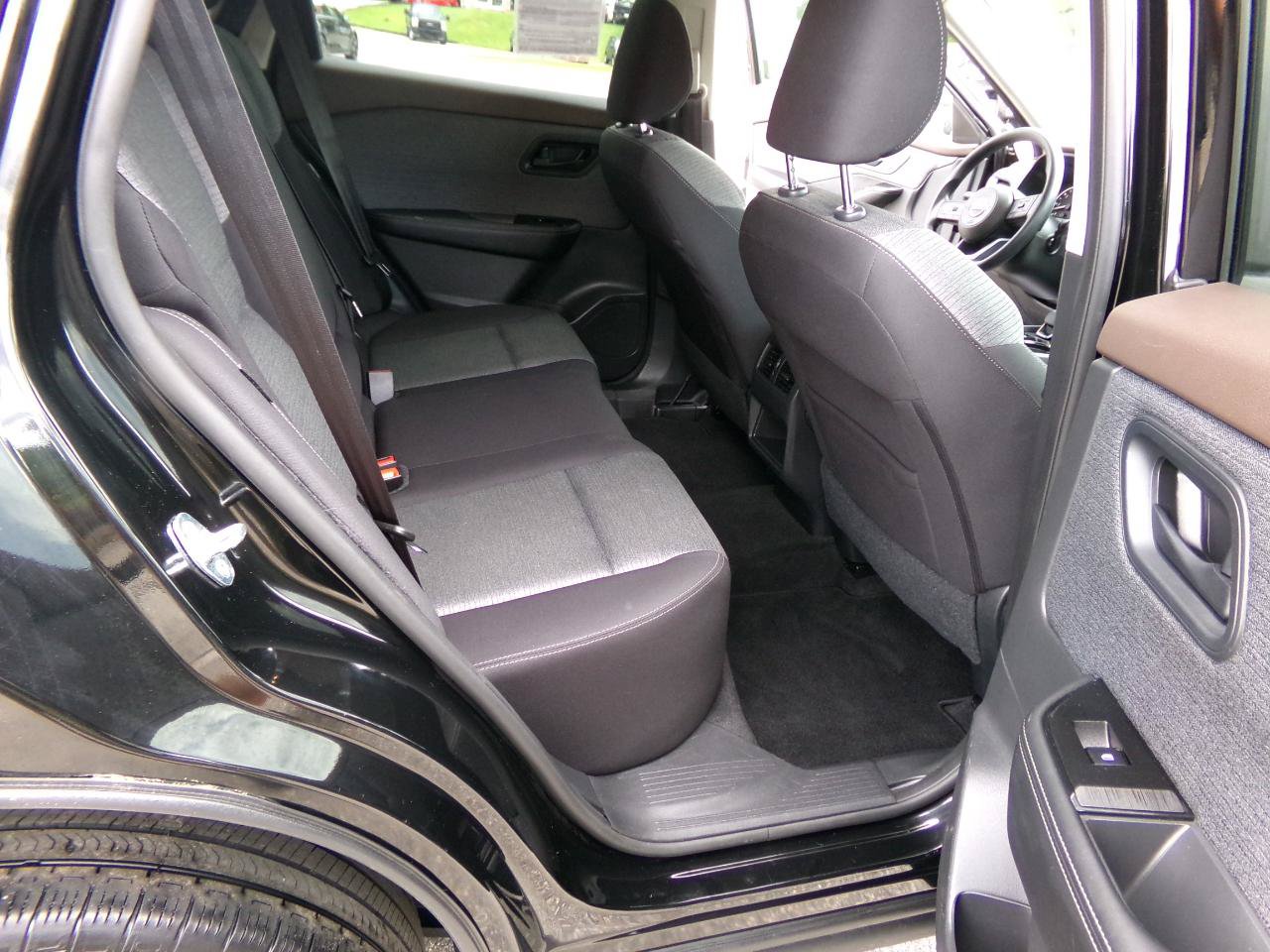 Used 2022 Nissan Rogue S AWD/4WD image 18
