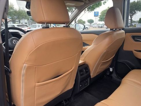 Used 2023 Nissan Rogue Platinum w/ Platinum Premium Package FWD image 9