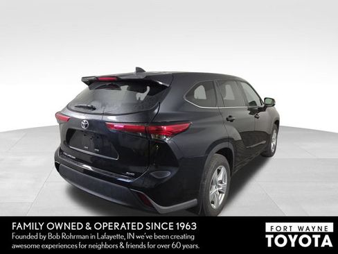 Used 2023 Toyota Highlander L AWD/4WD image 7
