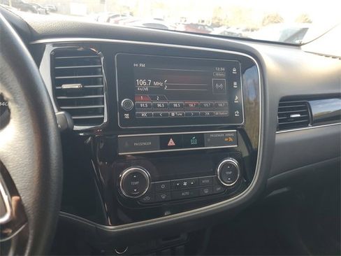 Used 2019 Mitsubishi Outlander SE image 30
