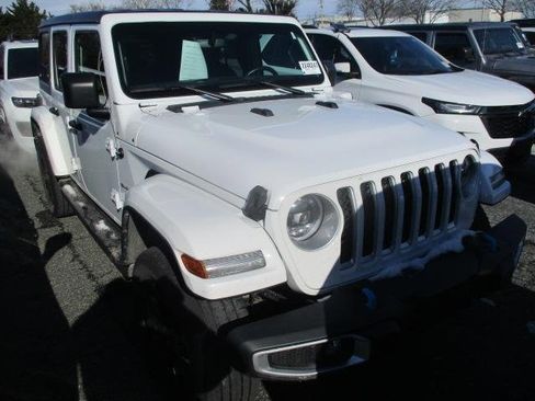 Used 2023 Jeep Wrangler Unlimited Sahara w/ Cold Weather Group image 3