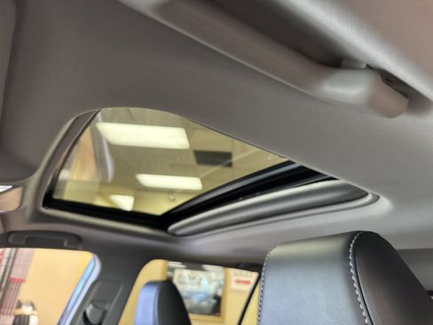 Used 2022 Toyota RAV4 XLE Premium image 6