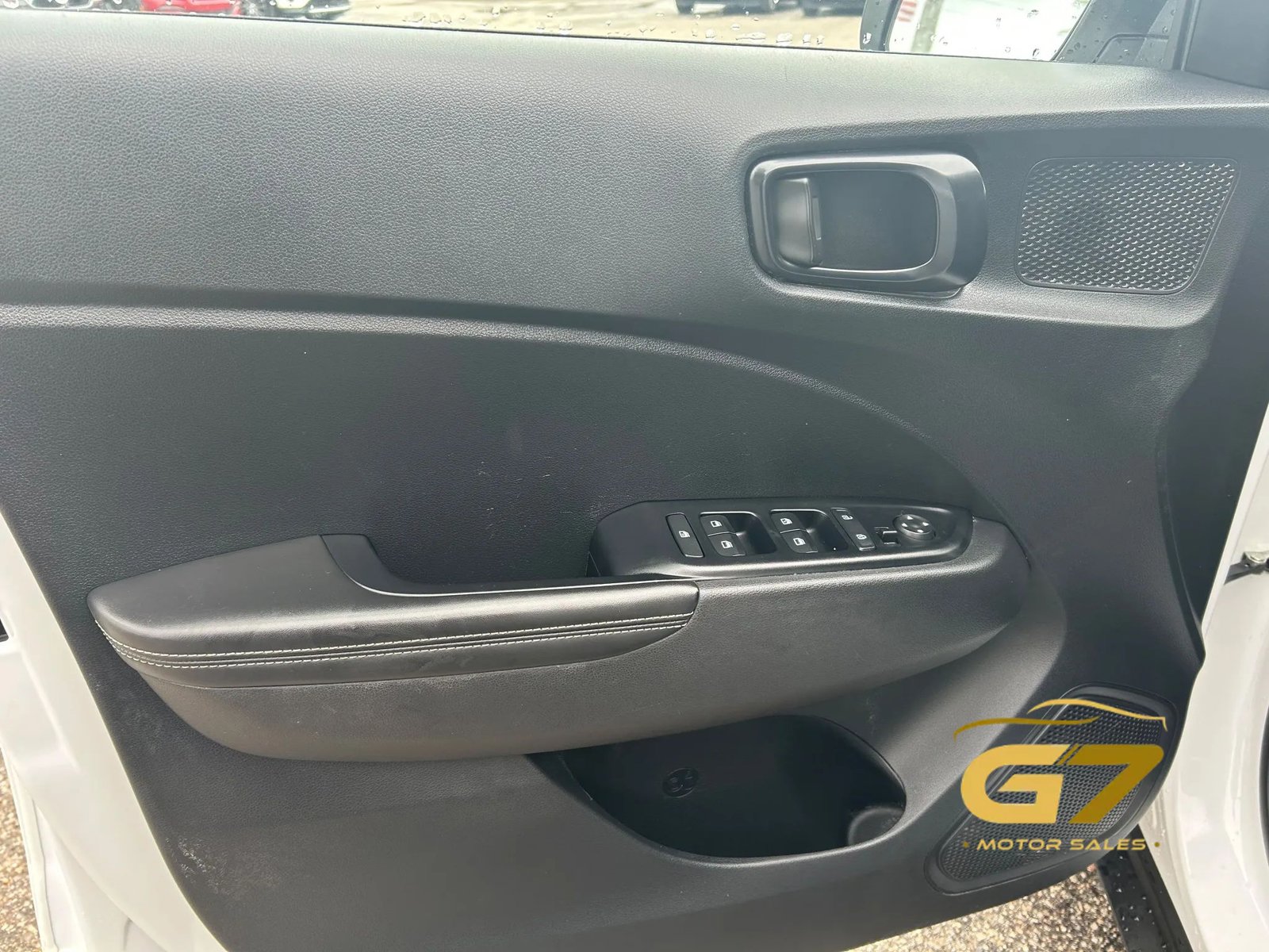 Used 2025 Hyundai Venue Limited FWD image 10