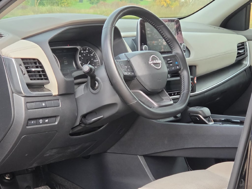 Used 2025 Nissan Rogue SV AWD/4WD image 14