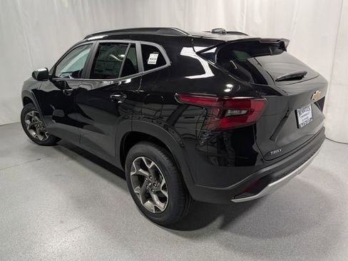 New 2026 Chevrolet Trax LT w/ Driver Confidence Package FWD image 5