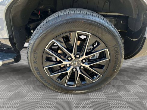 Used 2025 Lexus GX 550 image 37