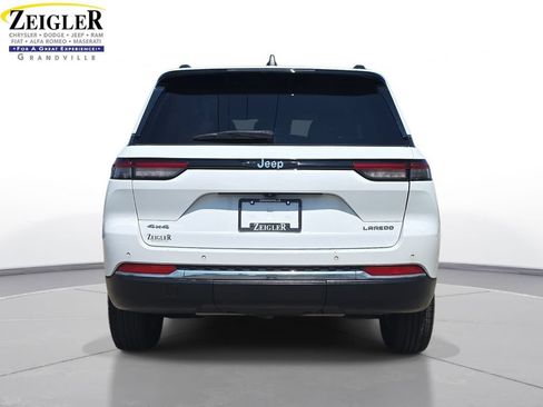 Used 2022 Jeep Grand Cherokee Laredo w/ Luxury Tech Group I AWD/4WD image 6