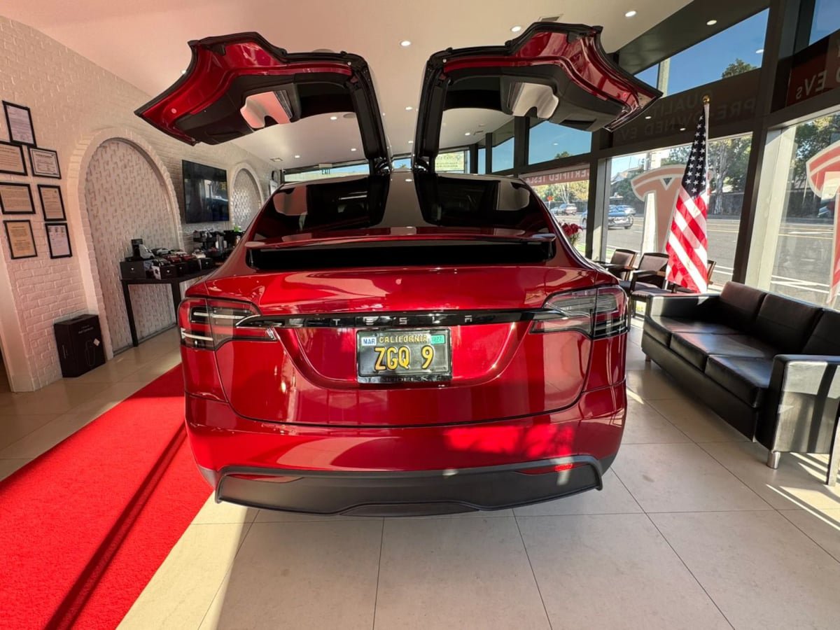 Used 2023 Tesla Model X AWD/4WD image 6