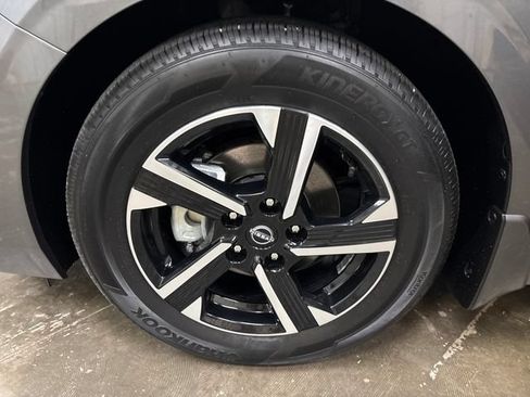 Used 2025 Nissan Sentra SV FWD image 15