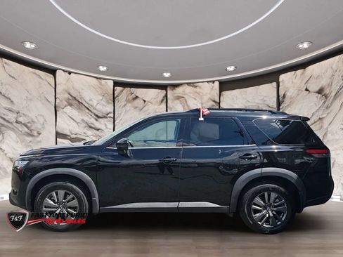 Used 2022 Nissan Pathfinder SV AWD/4WD image 4