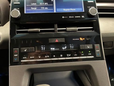 Used 2019 Toyota Avalon XSE w/ All Weather Liner Package image 18