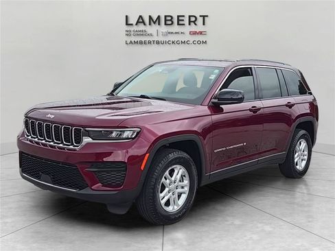 Used 2025 Jeep Grand Cherokee Laredo w/ Trailer Tow Package AWD/4WD image 1