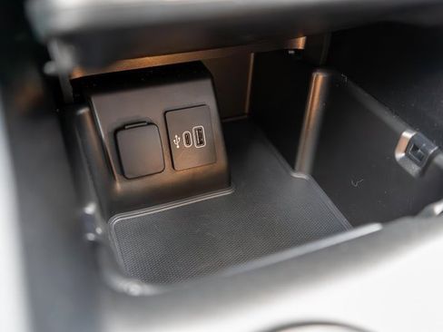 Used 2025 Ford Explorer ST image 30