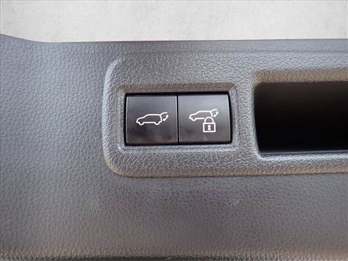 Used 2024 Toyota Venza LE AWD/4WD image 9