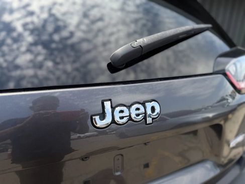 Used 2021 Jeep Cherokee Latitude Lux FWD image 41
