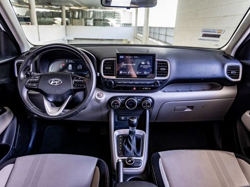 Used 2025 Hyundai Venue SEL FWD image 21