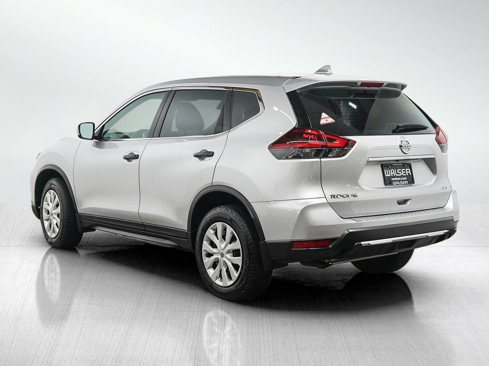 Used 2018 Nissan Rogue S AWD/4WD image 3