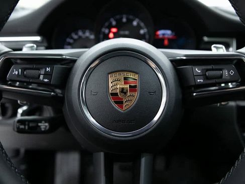 Certified 2025 Porsche Macan image 14
