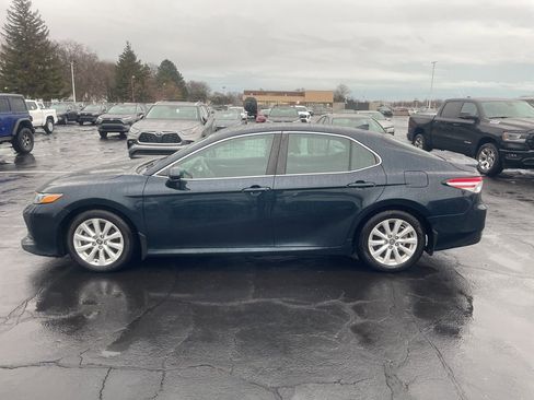 Used 2020 Toyota Camry LE image 8