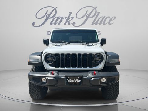 Used 2025 Jeep Wrangler Unlimited Rubicon w/ Convenience Group AWD/4WD image 8