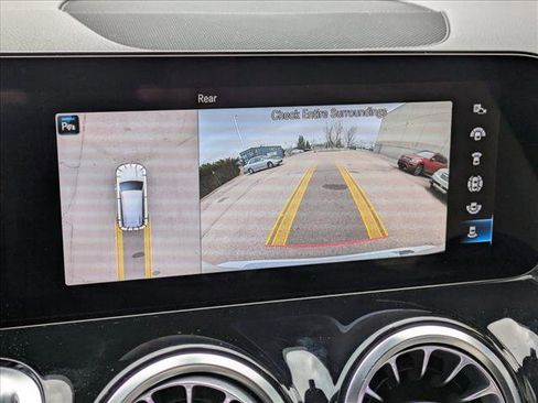 Used 2023 Mercedes-Benz GLB 250 image 13