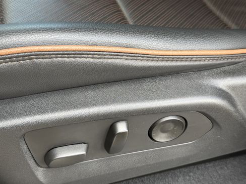 Used 2023 GMC Canyon AT4 w/ AT4 Premium Package image 7