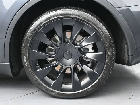 Used 2024 Tesla Model Y 2WD image 40
