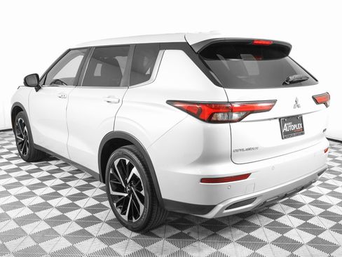 Used 2022 Mitsubishi Outlander SE image 7