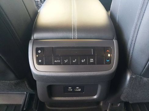 Used 2023 Nissan Pathfinder SL w/ Lighting Package (N92) AWD/4WD image 16