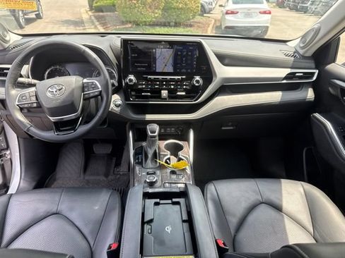 Used 2022 Toyota Highlander Platinum AWD/4WD image 29