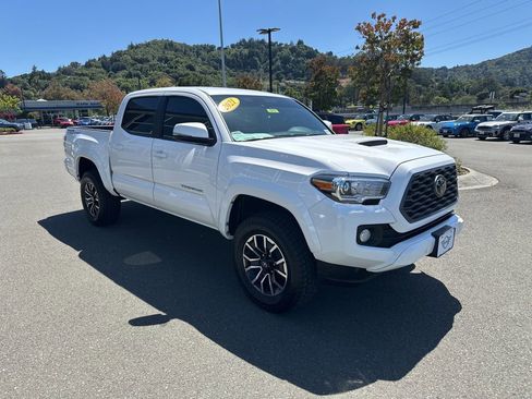 Used 2021 Toyota Tacoma TRD Sport w/ Technology Package RWD image 8