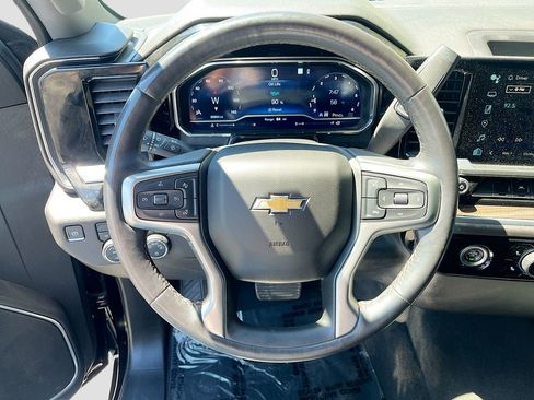 Used 2022 Chevrolet Silverado 1500 LT AWD/4WD image 11
