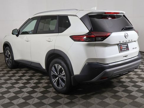 Used 2023 Nissan Rogue SV w/ SV Premium Package image 9