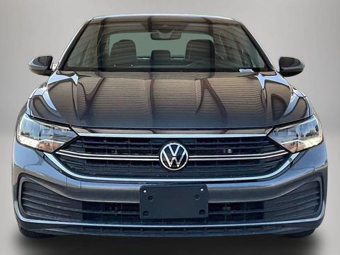 Used 2024 Volkswagen Jetta SE FWD image 2