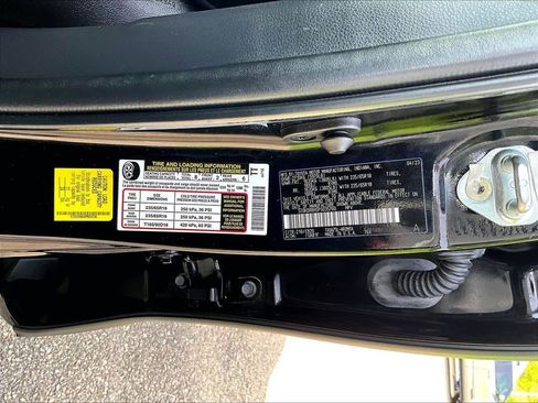 Used 2023 Toyota Highlander XLE AWD/4WD image 36