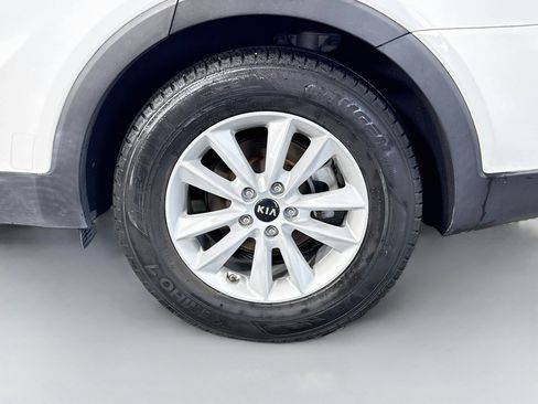 Used 2019 Kia Sorento FWD image 36