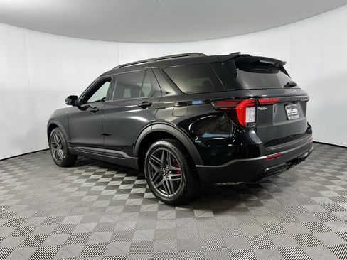 Used 2025 Ford Explorer ST-Line w/ ST-Line Street Pack image 11