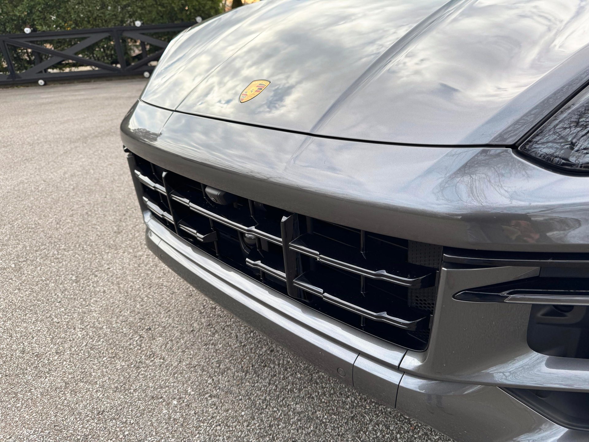 Used 2025 Porsche Cayenne GTS AWD/4WD image 34