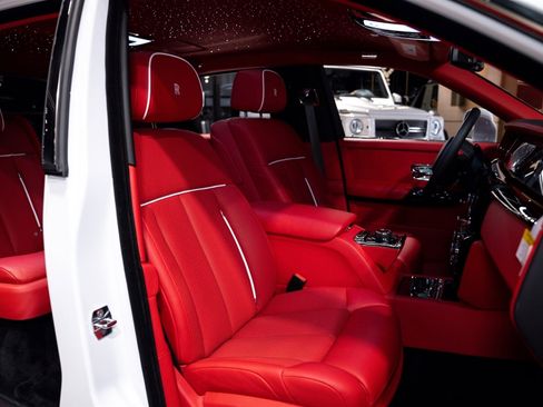 Used 2024 Rolls-Royce Phantom Sedan RWD image 10