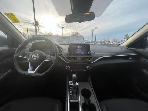 Used 2025 Nissan Altima 2.5 SV image 28