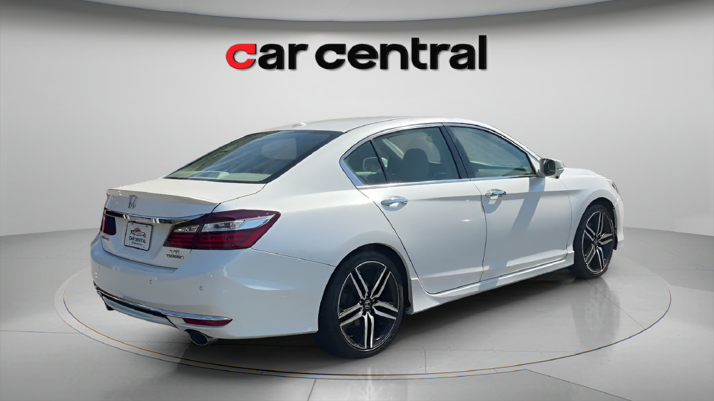 Used 2017 Honda Accord Touring image 6
