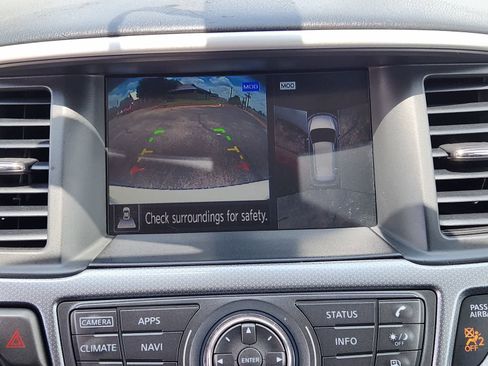 Used 2020 Nissan Pathfinder SL FWD image 17