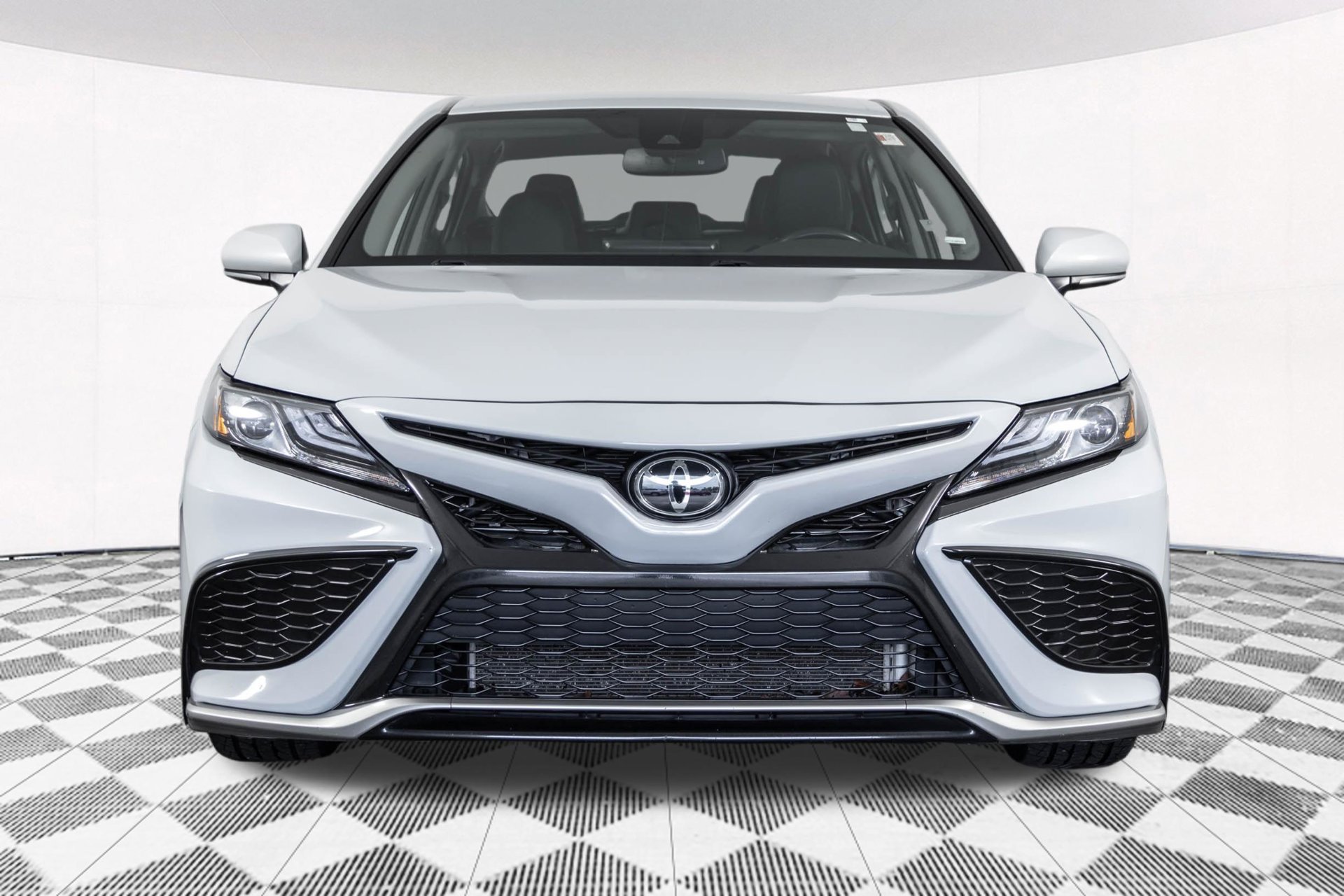 Used 2024 Toyota Camry XSE FWD image 11