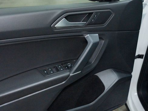 Used 2020 Volkswagen Tiguan SE R-Line w/ 3rd Row Seat Package image 17