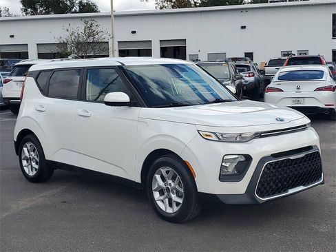 Used 2021 Kia Soul S image 2