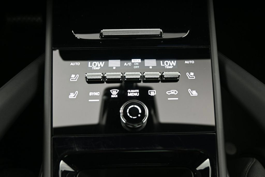 Certified 2026 Porsche Cayenne AWD/4WD image 17