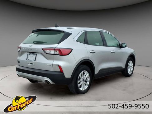Used 2020 Ford Escape SE image 9