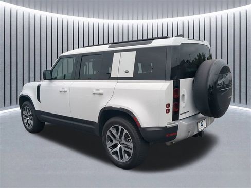 Used 2024 Land Rover Defender 110 S image 7