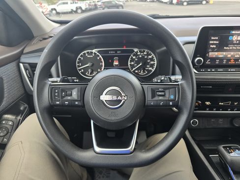 Used 2023 Nissan Rogue SV FWD image 19
